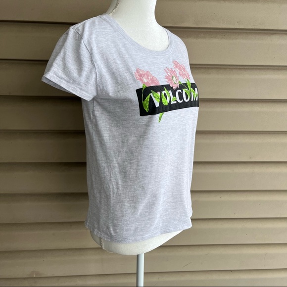 •Volcom• Short Sleeved Flower Graphic Tee - Size XS - Picture 4 of 6